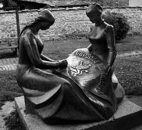 Райна-Княгина-паметник-Трявна