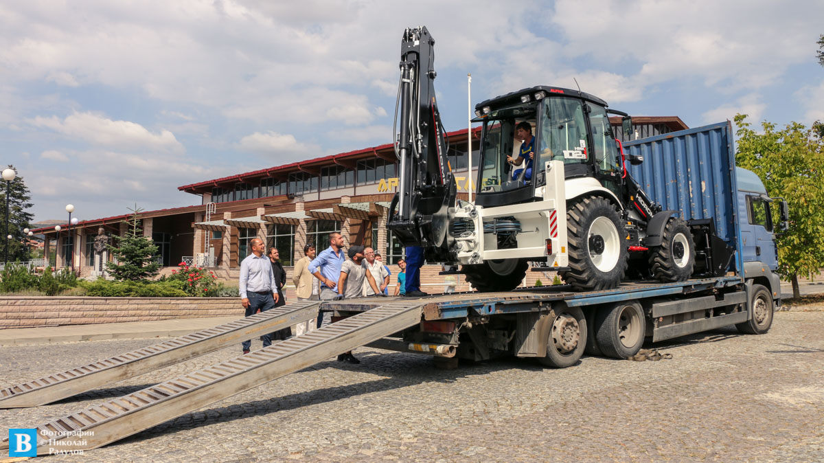 ВиК-Панагюрище обогати парка си с нов багер