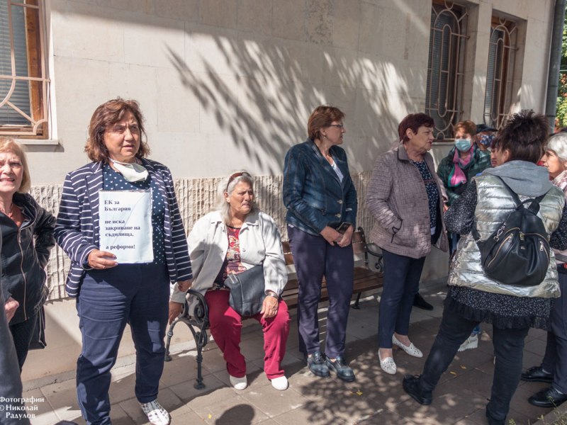 Мълчалив протест в подкрепа на Районния съд (видео)