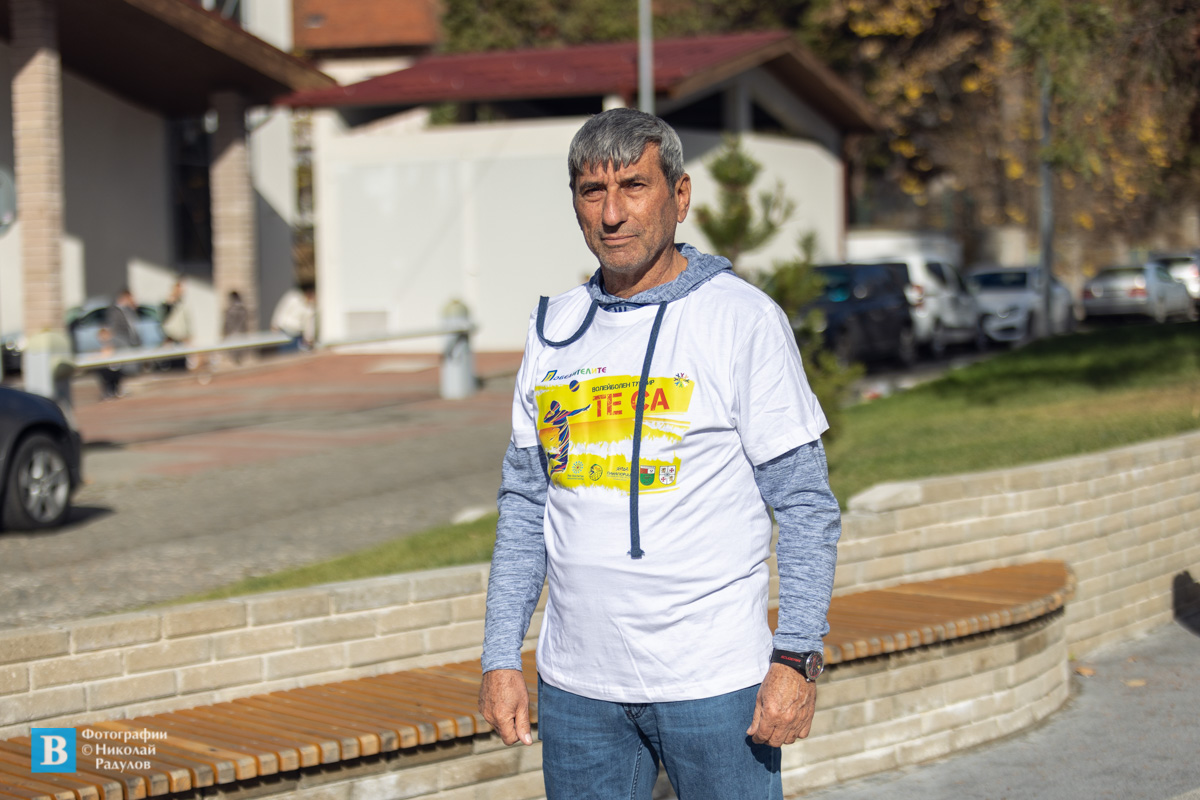 Виктор Узунов