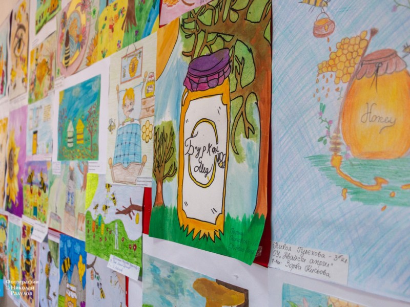 Ясни са наградените от Общинския конкурс за рисунка „Медът – течното злато“ (снимки, видео)
