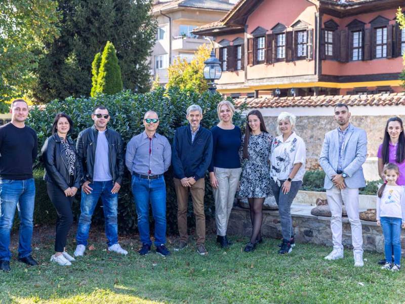 Наградиха отличените в конкурса „Най-добра снимка на фойерверки” от Международния фестивал на фойерверките в Панагюрище 2024