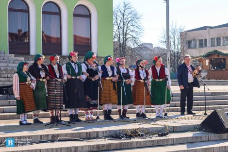 „Панагюрска коледна наздравица“ събра много жители и гости на града (снимки, видео)