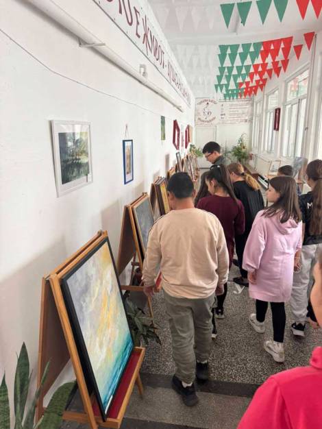 Пътуващата изложба „Будни“ пристигна в ОУ „Двайсти април“